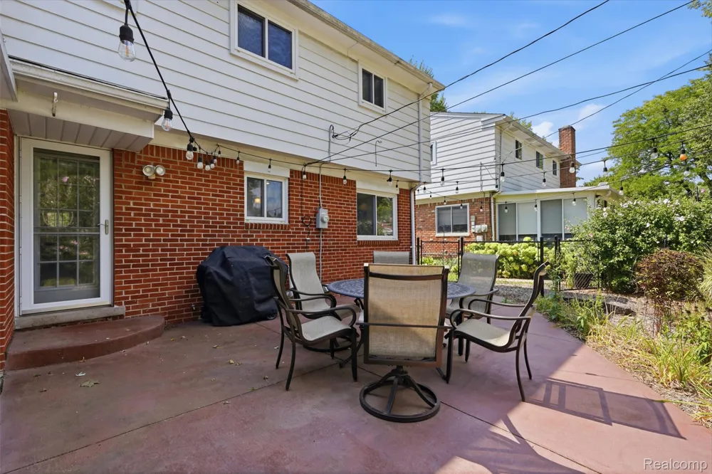 15108 Farmbrook Drive Plymouth Charter Township, MI 48170