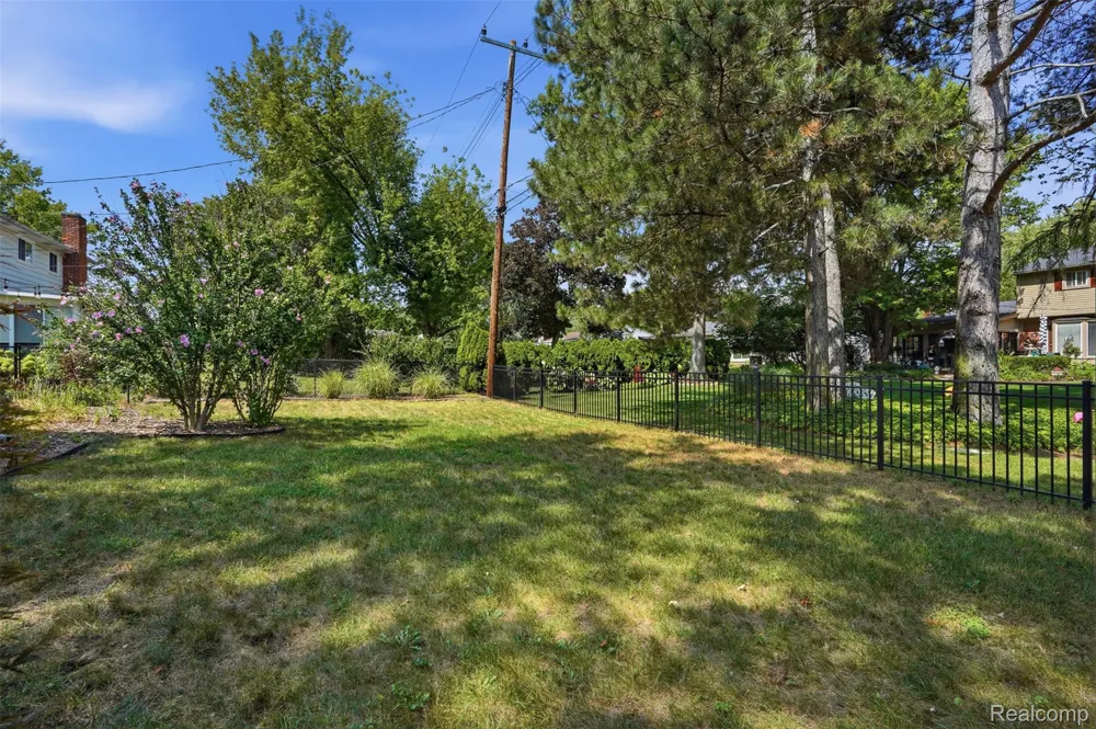 15108 Farmbrook Drive Plymouth Charter Township, MI 48170