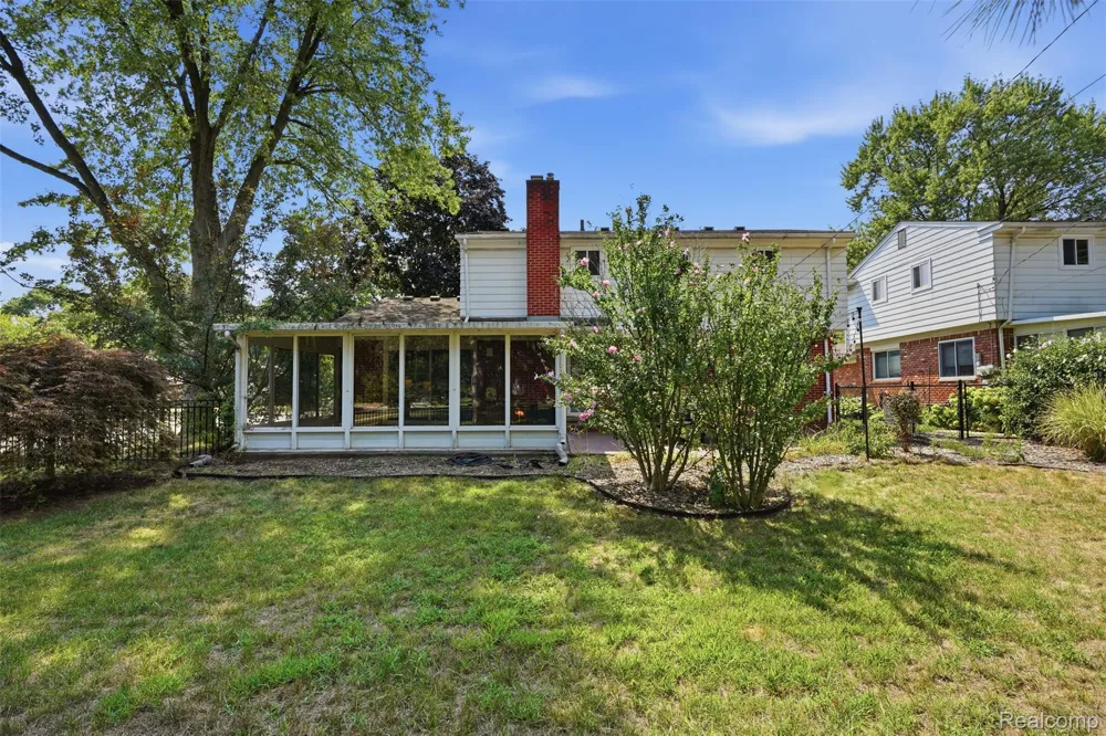 15108 Farmbrook Drive Plymouth Charter Township, MI 48170