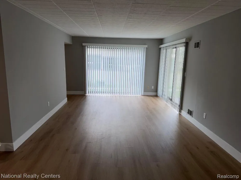 18207 University Park Drive Livonia City, MI 48152