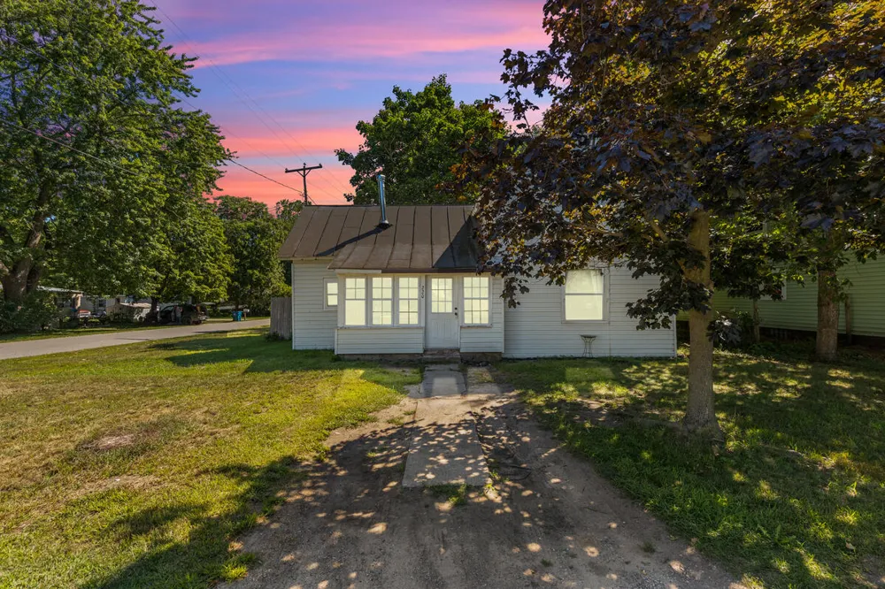 220 Lincoln Street Reynolds Township, MI 49329