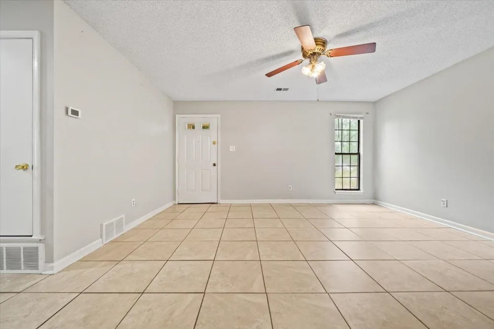 7103 TAGEN DR Memphis, TN 38133