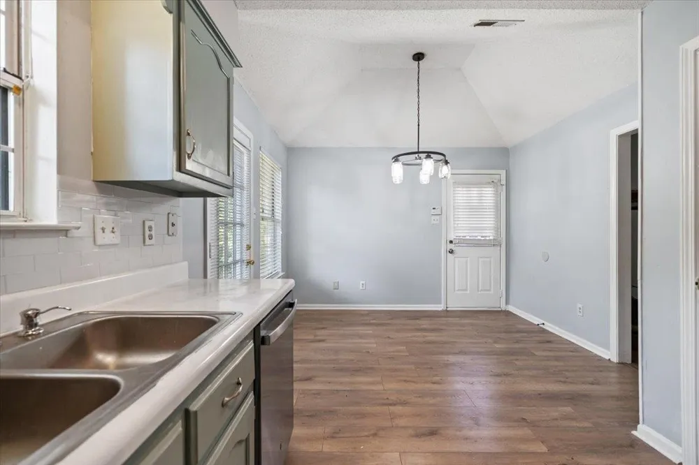 4569 COLUMBIA WOODS LN Millington, TN 38053