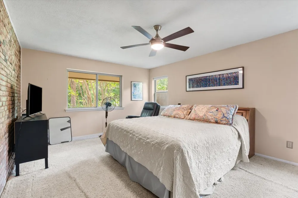 623 Bowen Road Arlington, TX 76012