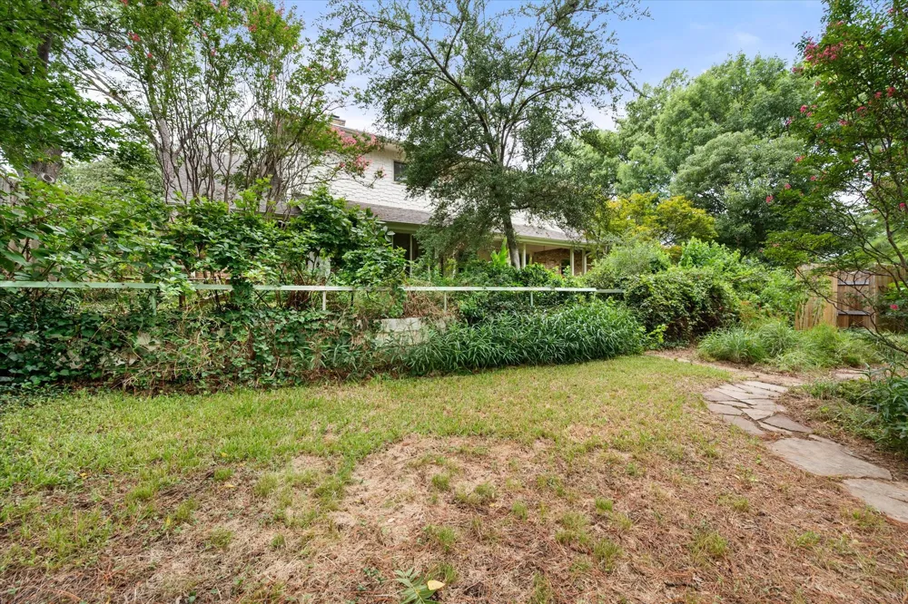 623 Bowen Road Arlington, TX 76012