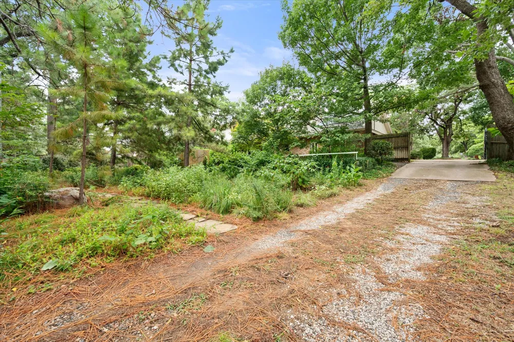 623 Bowen Road Arlington, TX 76012