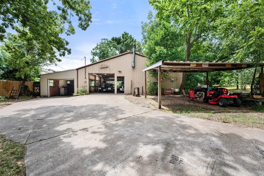 623 Bowen Road Arlington, TX 76012