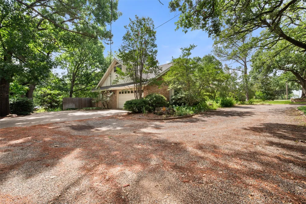 623 Bowen Road Arlington, TX 76012