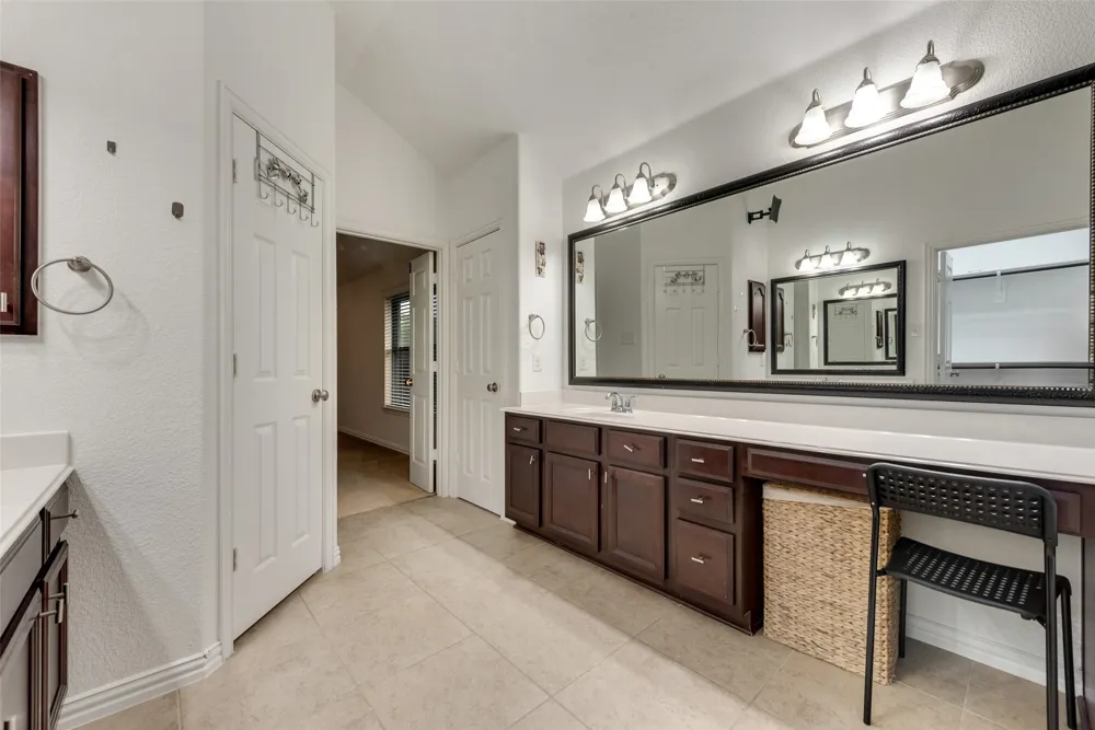 305 Blythe Bridge Drive Roanoke, TX 76262