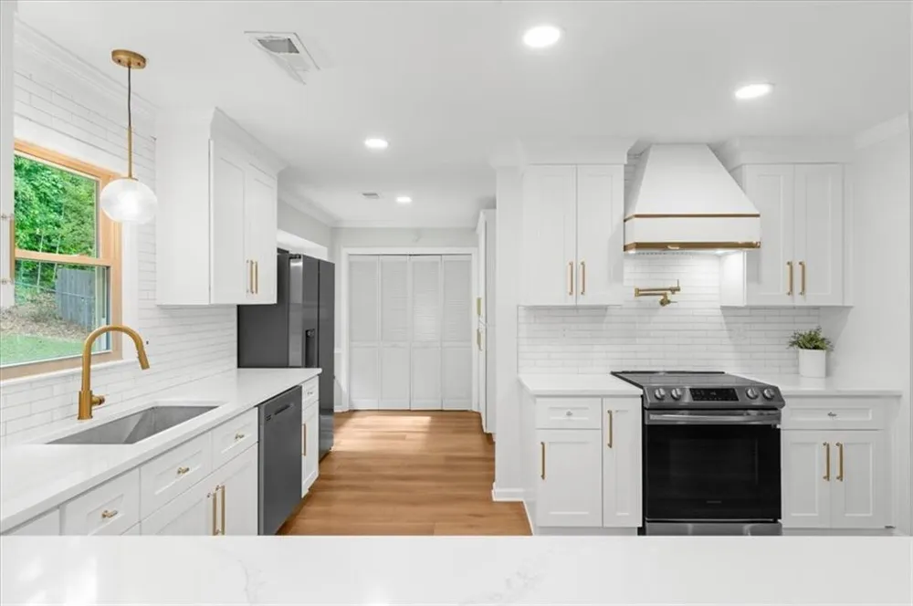 330 Monivea Lane Roswell, GA 30075