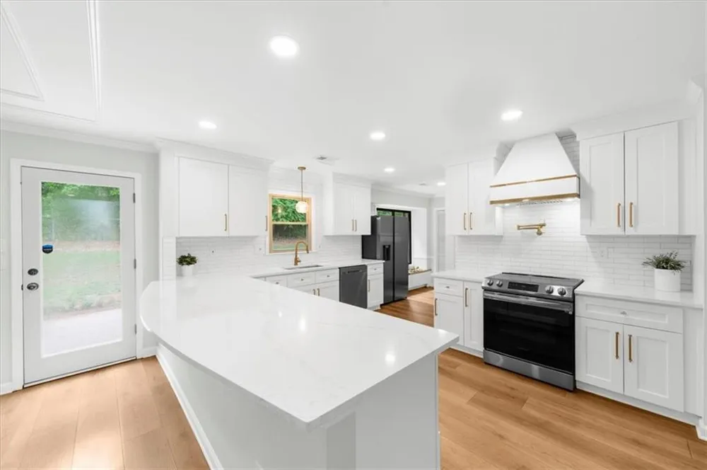 330 Monivea Lane Roswell, GA 30075