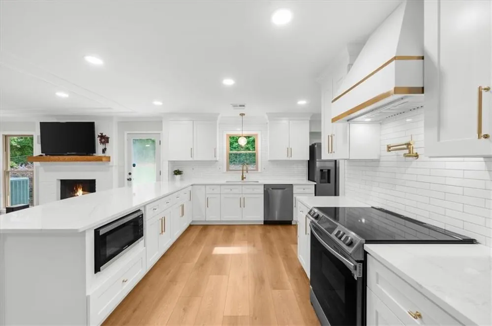 330 Monivea Lane Roswell, GA 30075