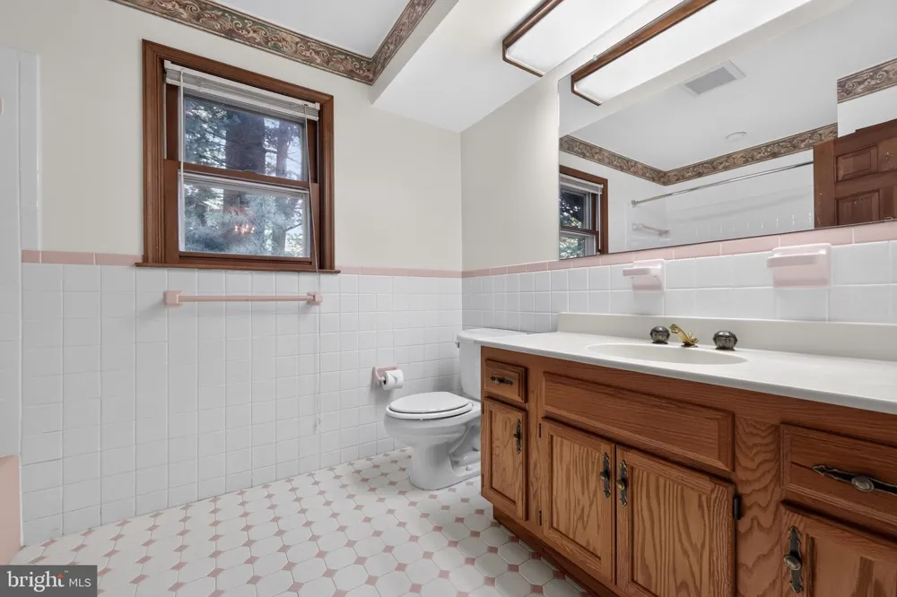 120 DAM VIEW ROAD Media, PA 19063