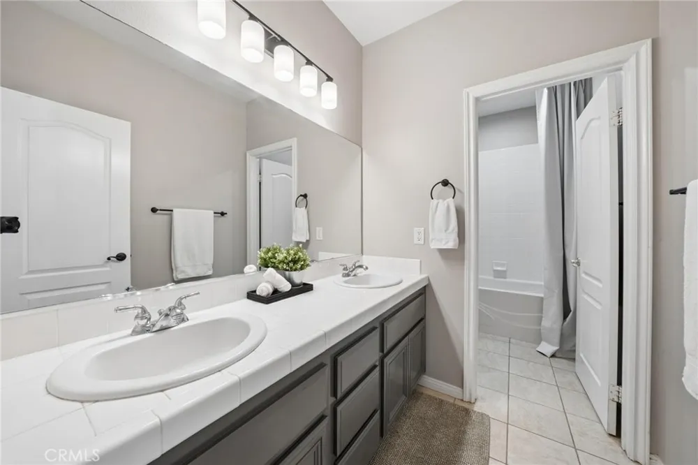 28746 High Ridge Drive Saugus, CA 91390