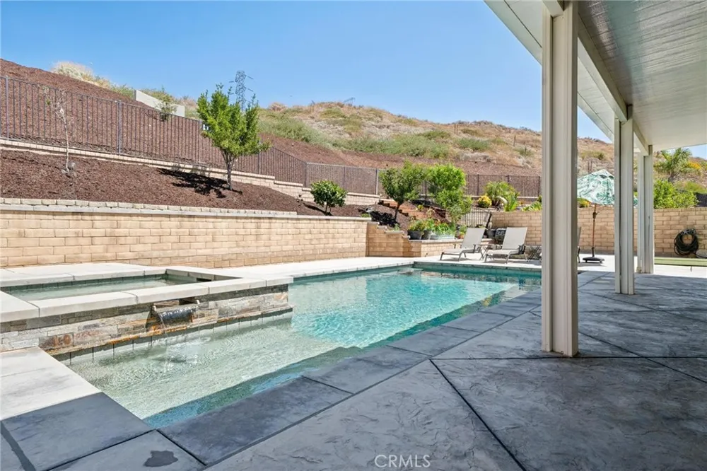 28746 High Ridge Drive Saugus, CA 91390