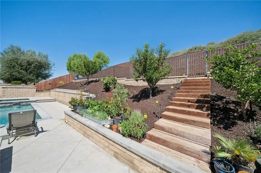 28746 High Ridge Drive Saugus, CA 91390