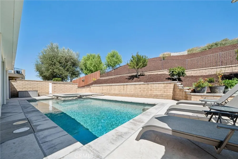 28746 High Ridge Drive Saugus, CA 91390