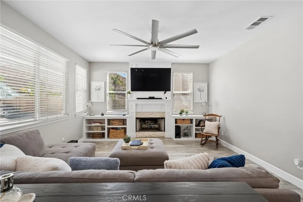28746 High Ridge Drive Saugus, CA 91390