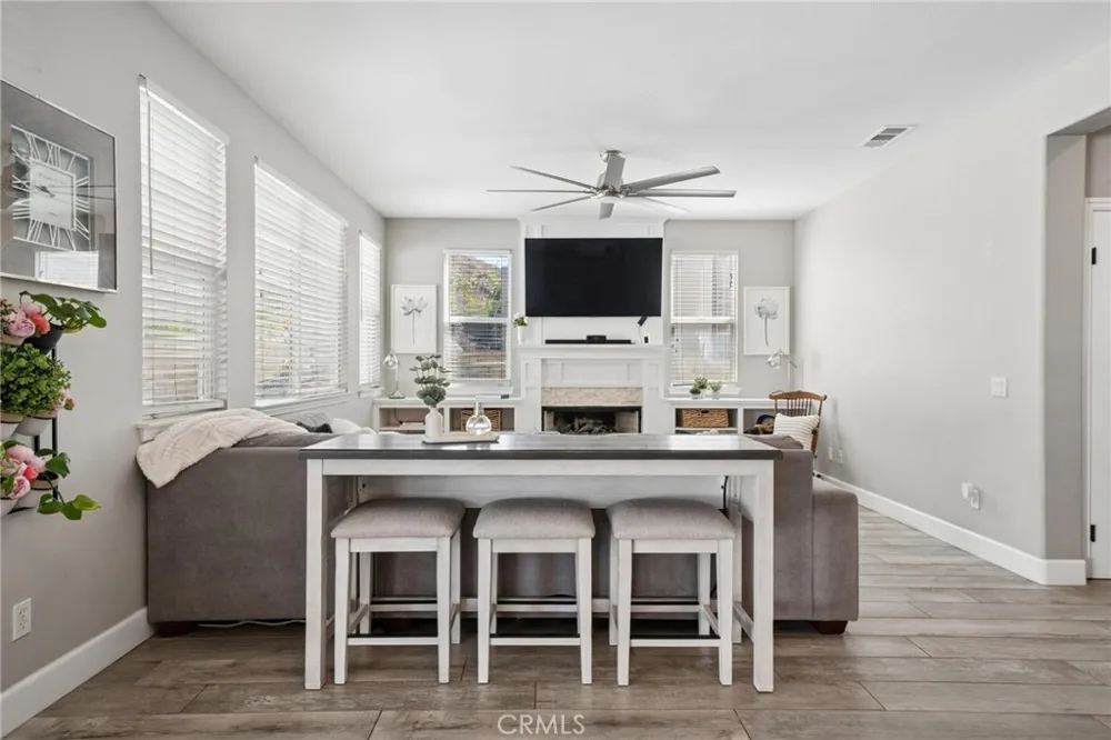28746 High Ridge Drive Saugus, CA 91390