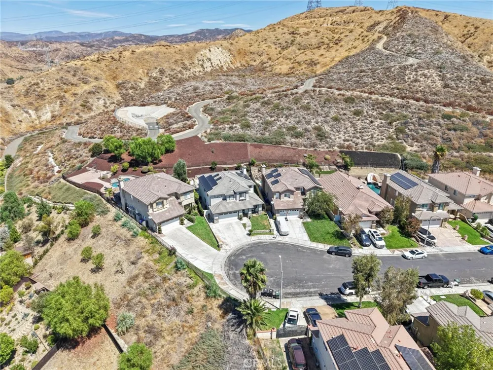 28746 High Ridge Drive Saugus, CA 91390