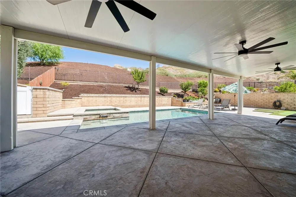 28746 High Ridge Drive Saugus, CA 91390