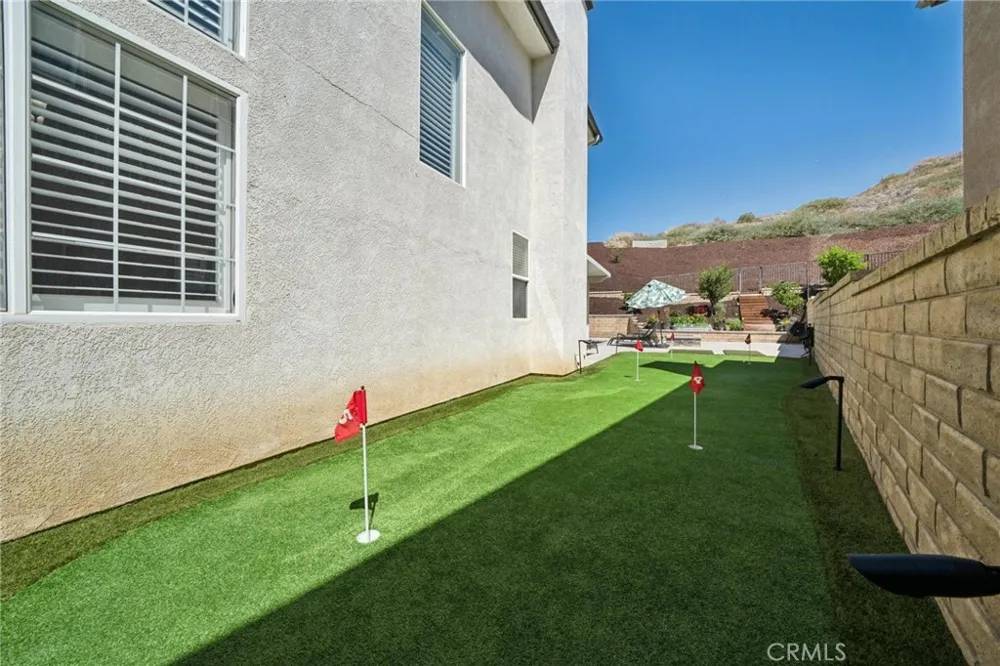 28746 High Ridge Drive Saugus, CA 91390