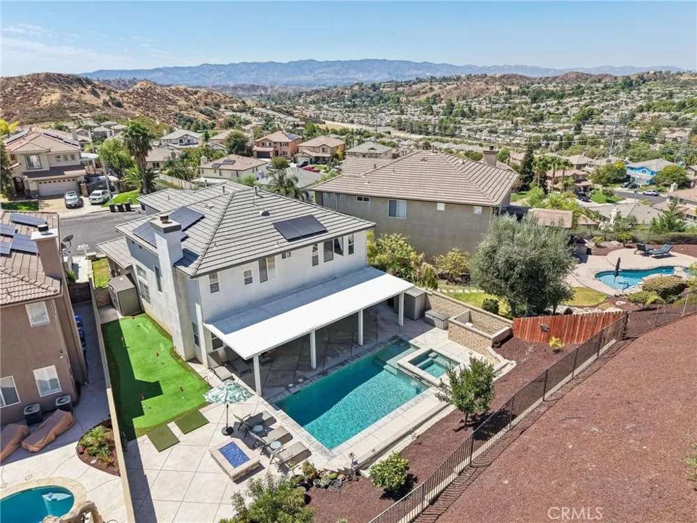 28746 High Ridge Drive Saugus, CA 91390