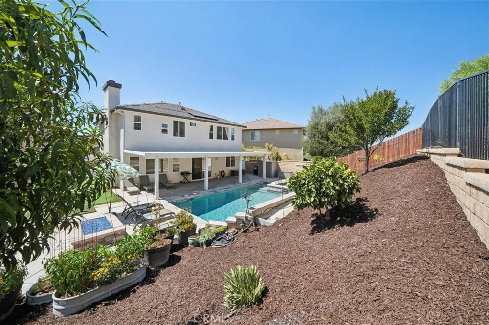 28746 High Ridge Drive Saugus, CA 91390