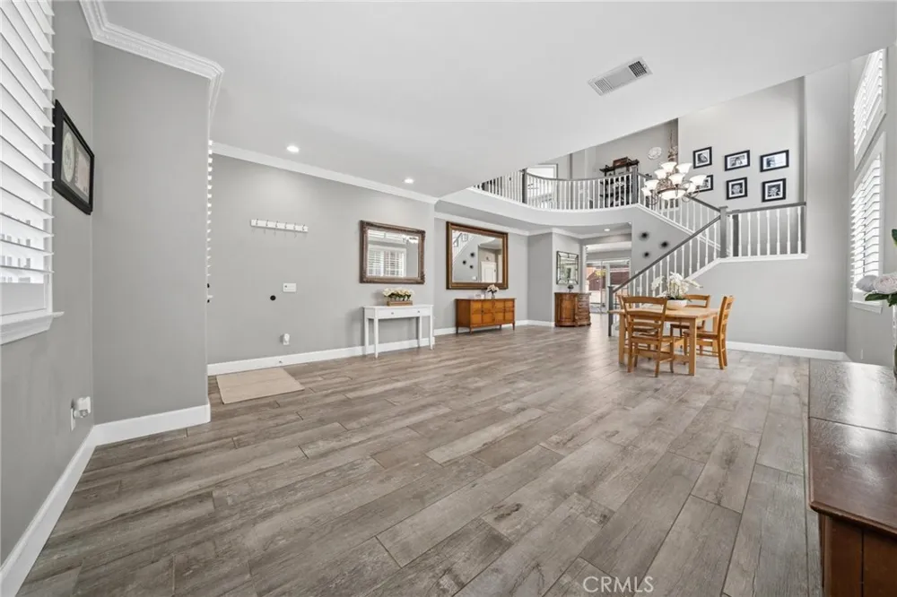 28746 High Ridge Drive Saugus, CA 91390