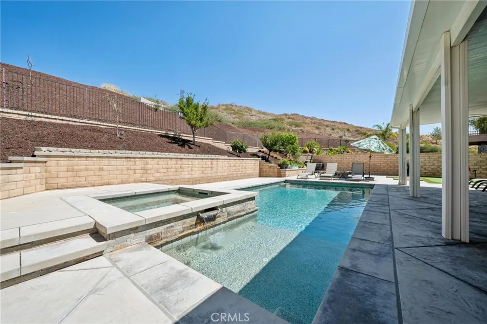 28746 High Ridge Drive Saugus, CA 91390