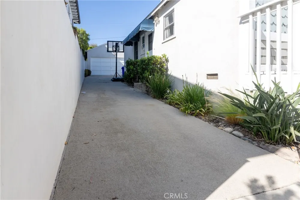 747 31st Street Manhattan Beach, CA 90266