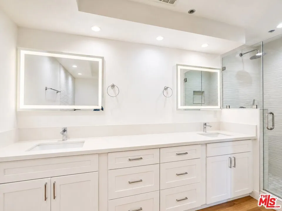 10390 WILSHIRE BOULEVARD #1702 Los Angeles, CA 90024
