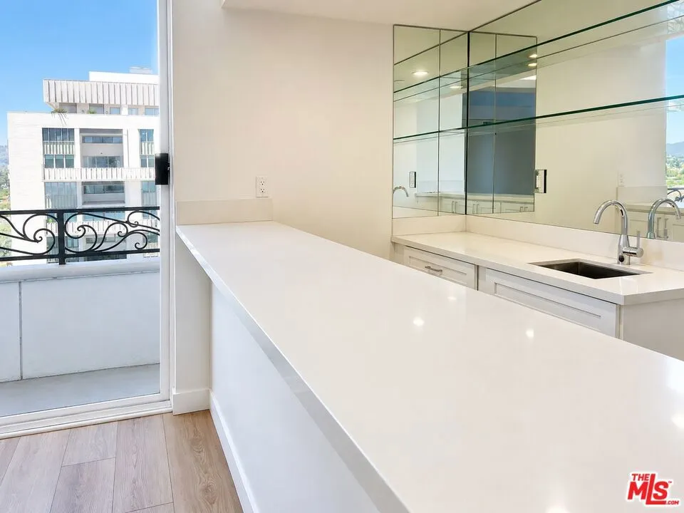 10390 WILSHIRE BOULEVARD #1702 Los Angeles, CA 90024
