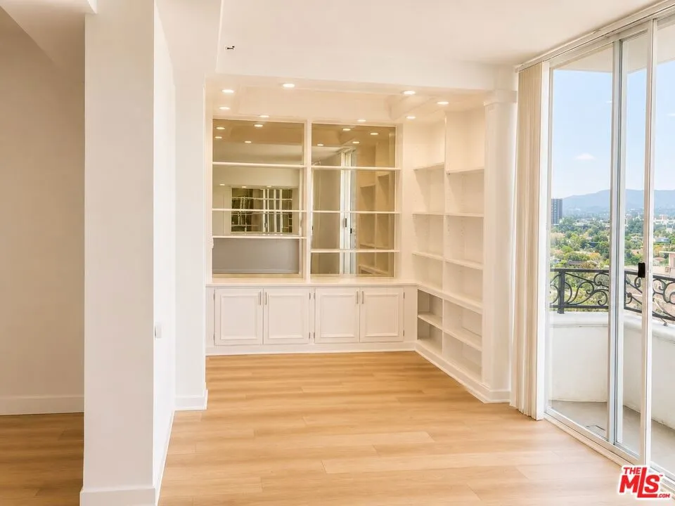 10390 WILSHIRE BOULEVARD #1702 Los Angeles, CA 90024