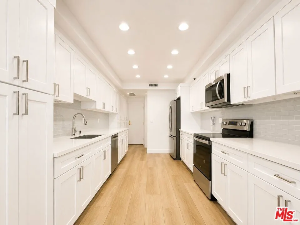 10390 WILSHIRE BOULEVARD #1702 Los Angeles, CA 90024
