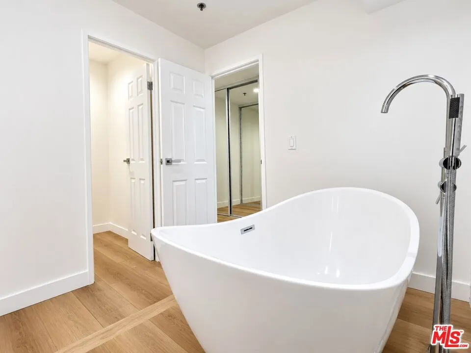 10390 WILSHIRE BOULEVARD #1702 Los Angeles, CA 90024