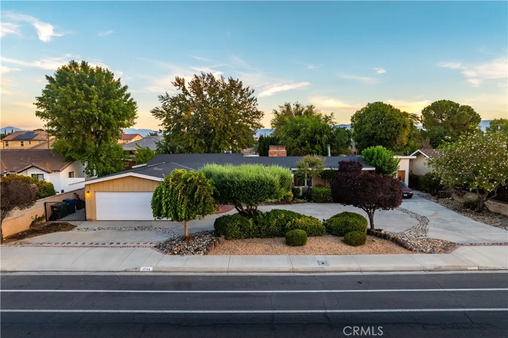 1734 W Lancaster Boulevard Lancaster, CA 93534