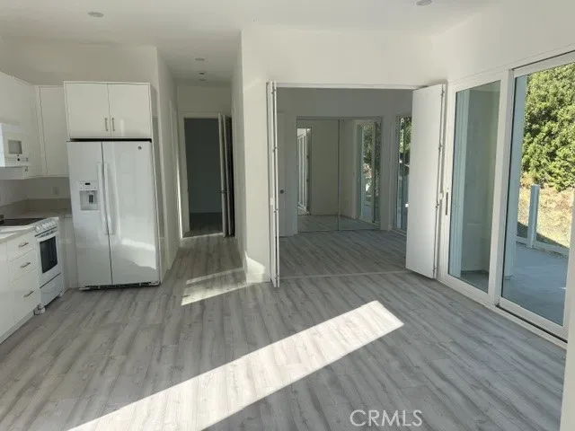4724 El Caballero Drive Tarzana, CA 91356