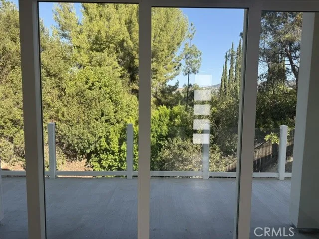4724 El Caballero Drive Tarzana, CA 91356