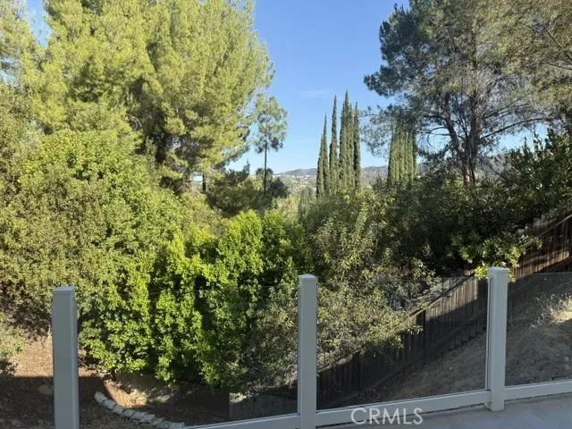 4724 El Caballero Drive Tarzana, CA 91356