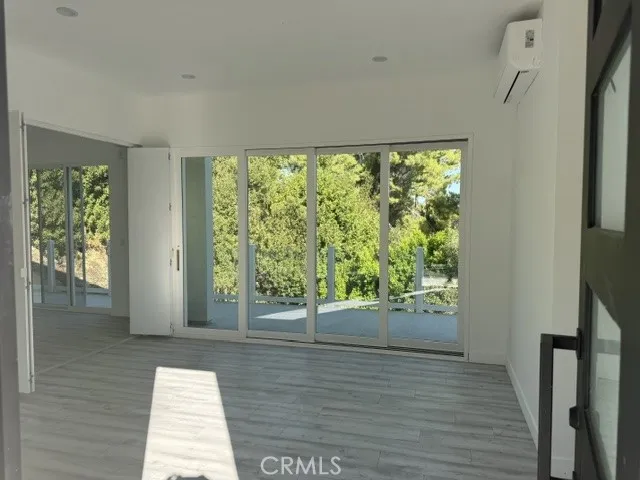 4724 El Caballero Drive Tarzana, CA 91356