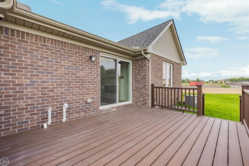5816 Greenview Street Warren City, MI 48092