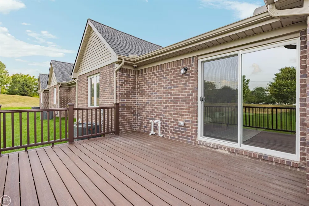 5816 Greenview Street Warren City, MI 48092