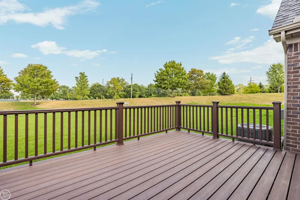 5816 Greenview Street Warren City, MI 48092