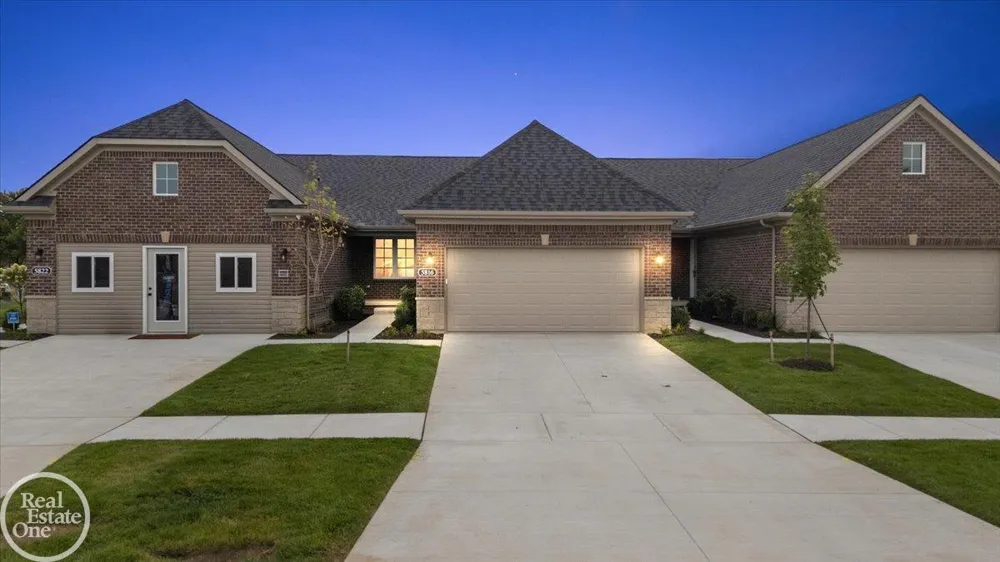 5816 Greenview Street Warren City, MI 48092