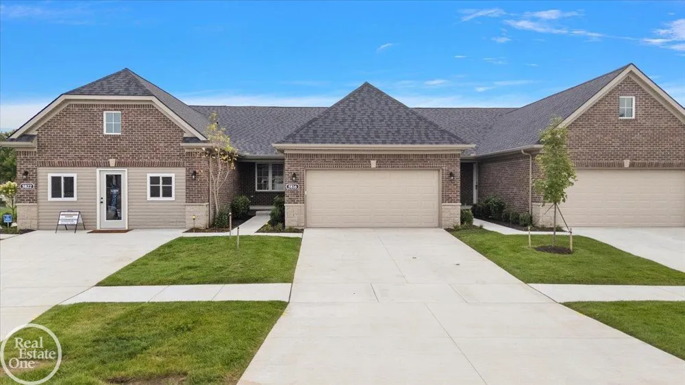 5816 Greenview Street Warren City, MI 48092