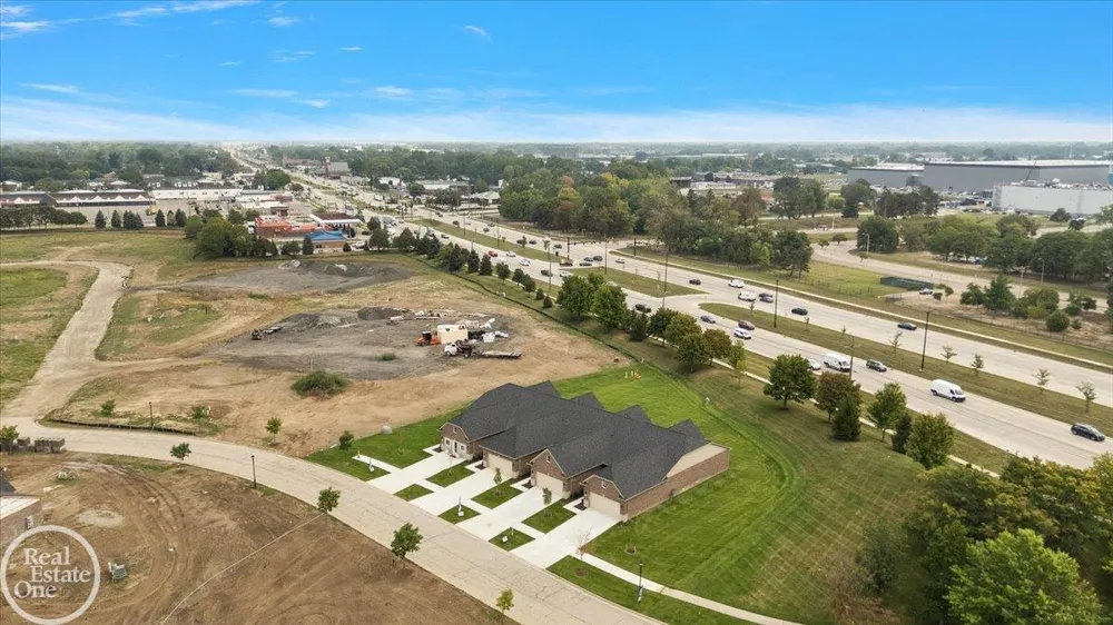 5816 Greenview Street Warren City, MI 48092