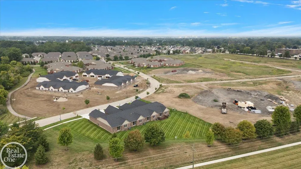 5816 Greenview Street Warren City, MI 48092