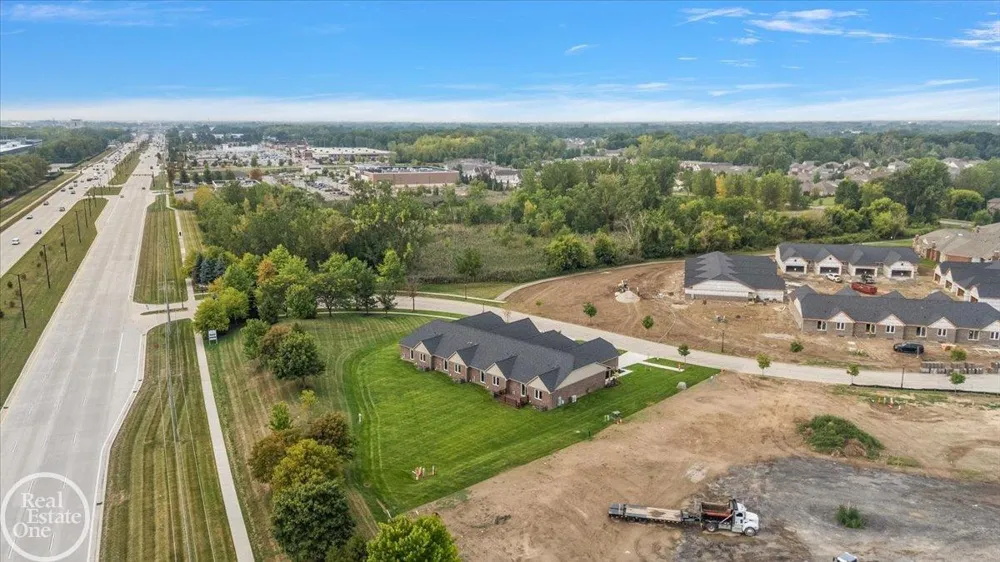 5816 Greenview Street Warren City, MI 48092
