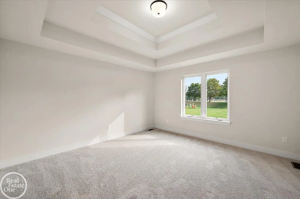 5816 Greenview Street Warren City, MI 48092
